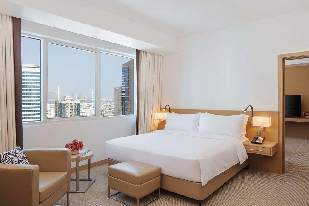 Doubletree By Hilton Fujairah City 客房 照片