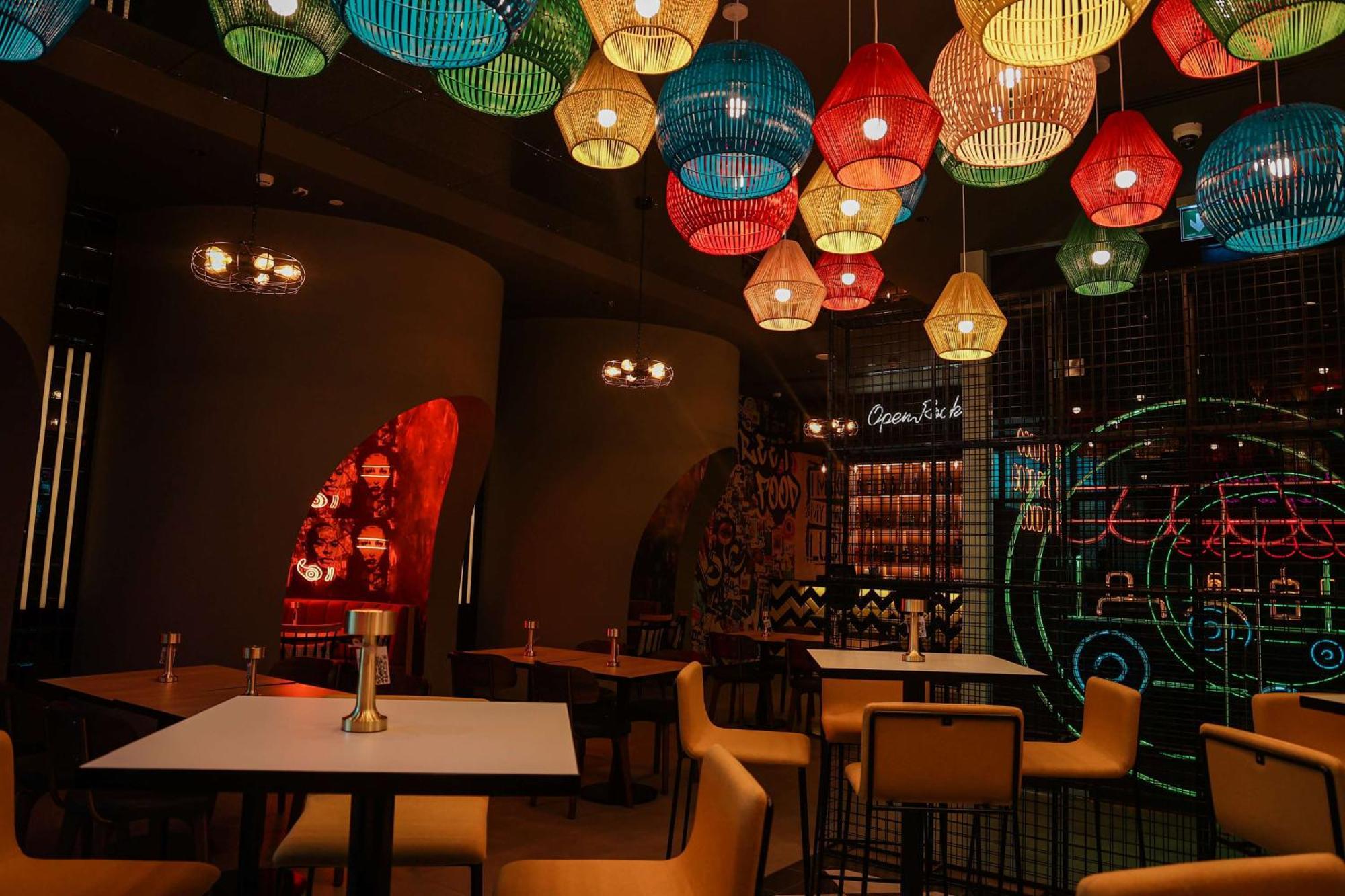 Doubletree By Hilton Fujairah City 外观 照片 Interior of the restaurant