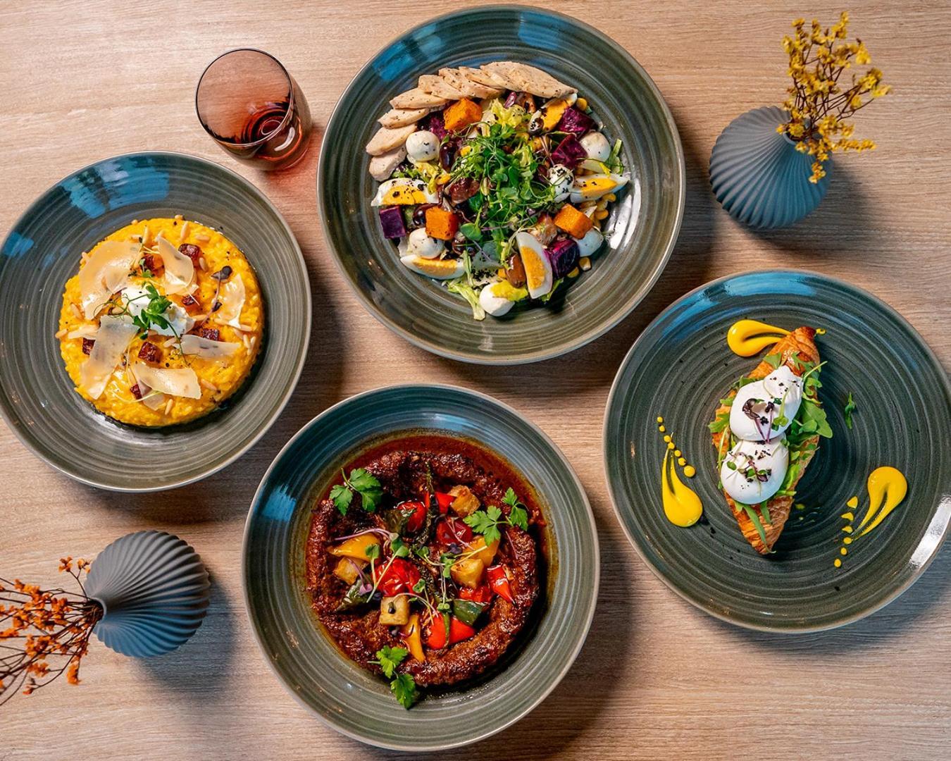 Doubletree By Hilton Fujairah City 外观 照片 Dishes at the restaurant