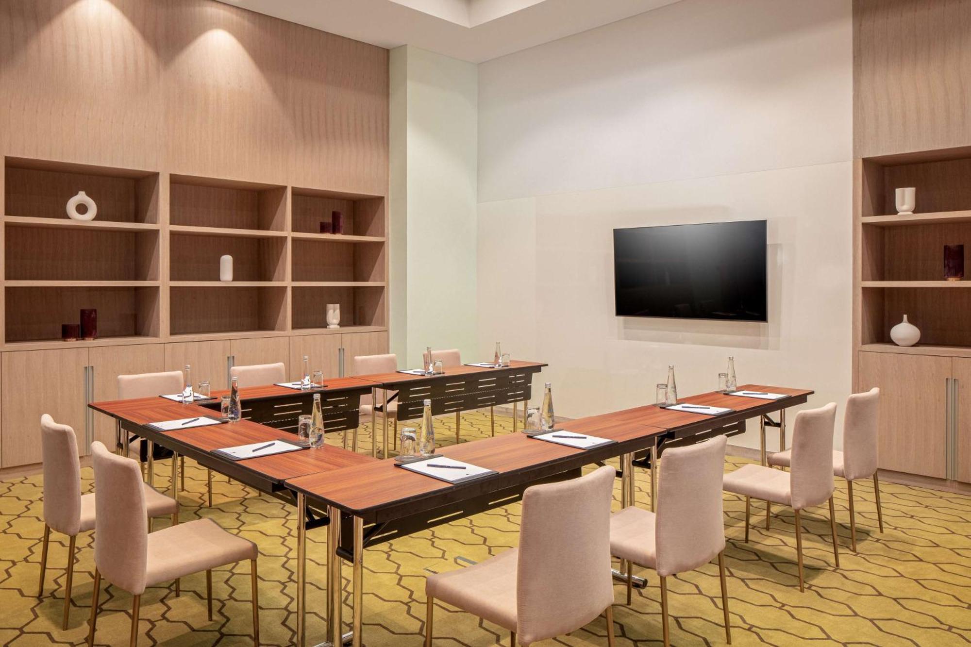 Doubletree By Hilton Fujairah City 外观 照片 Meeting room