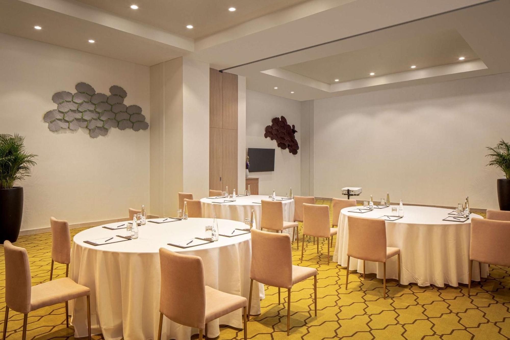 Doubletree By Hilton Fujairah City 外观 照片 Meeting room