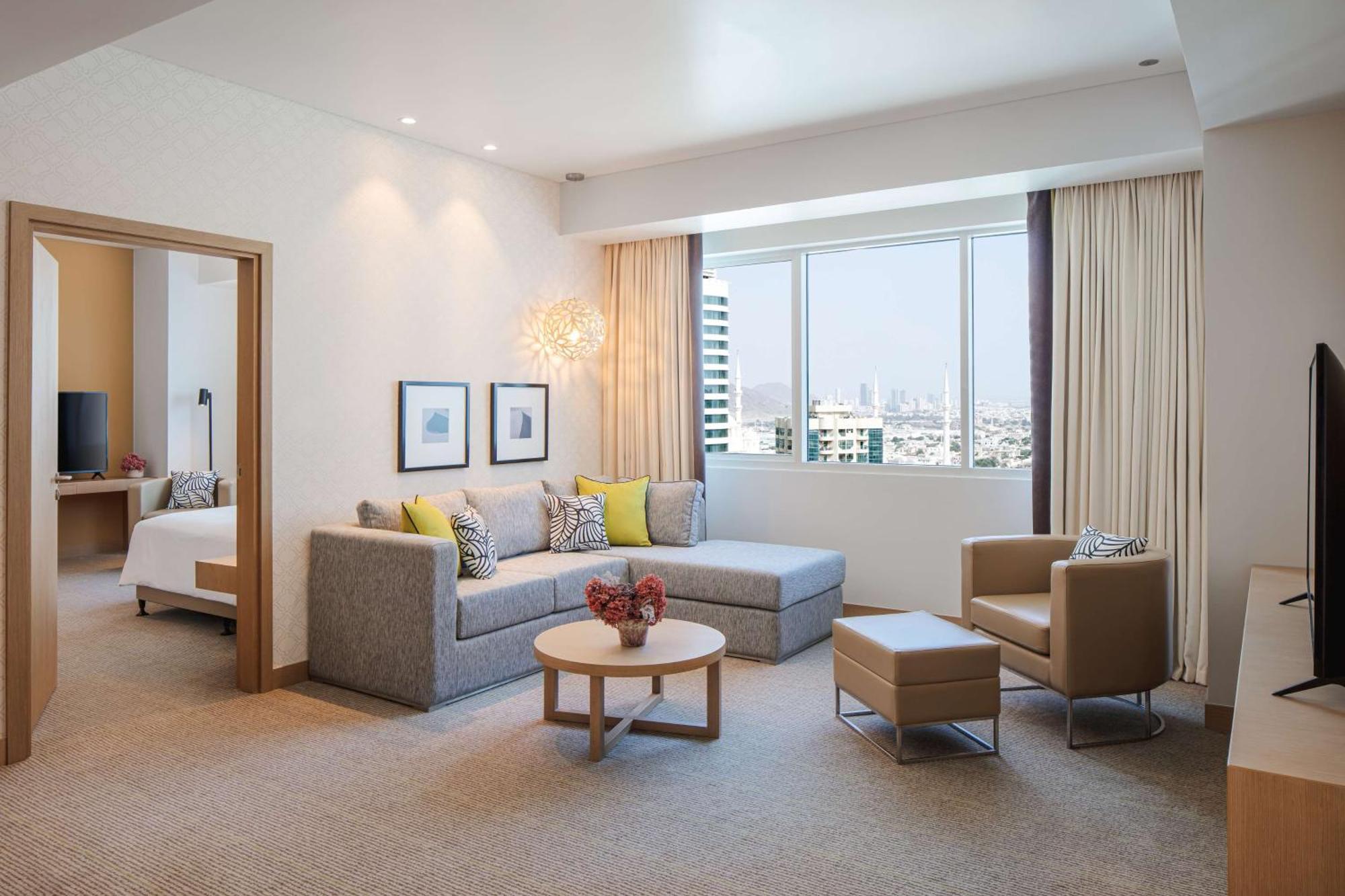 Doubletree By Hilton Fujairah City 外观 照片 A suite at the hotel