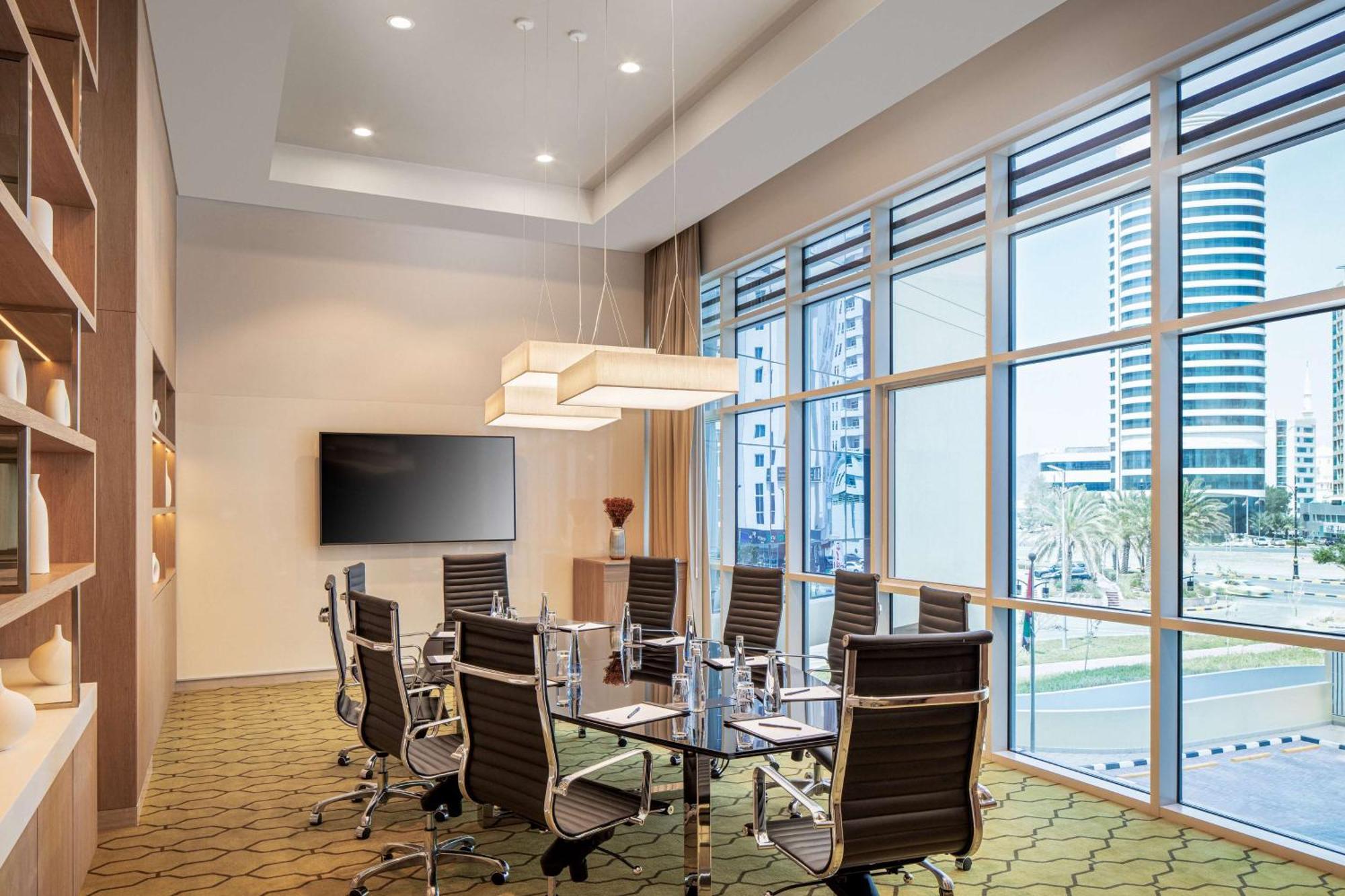 Doubletree By Hilton Fujairah City 外观 照片 Meeting room