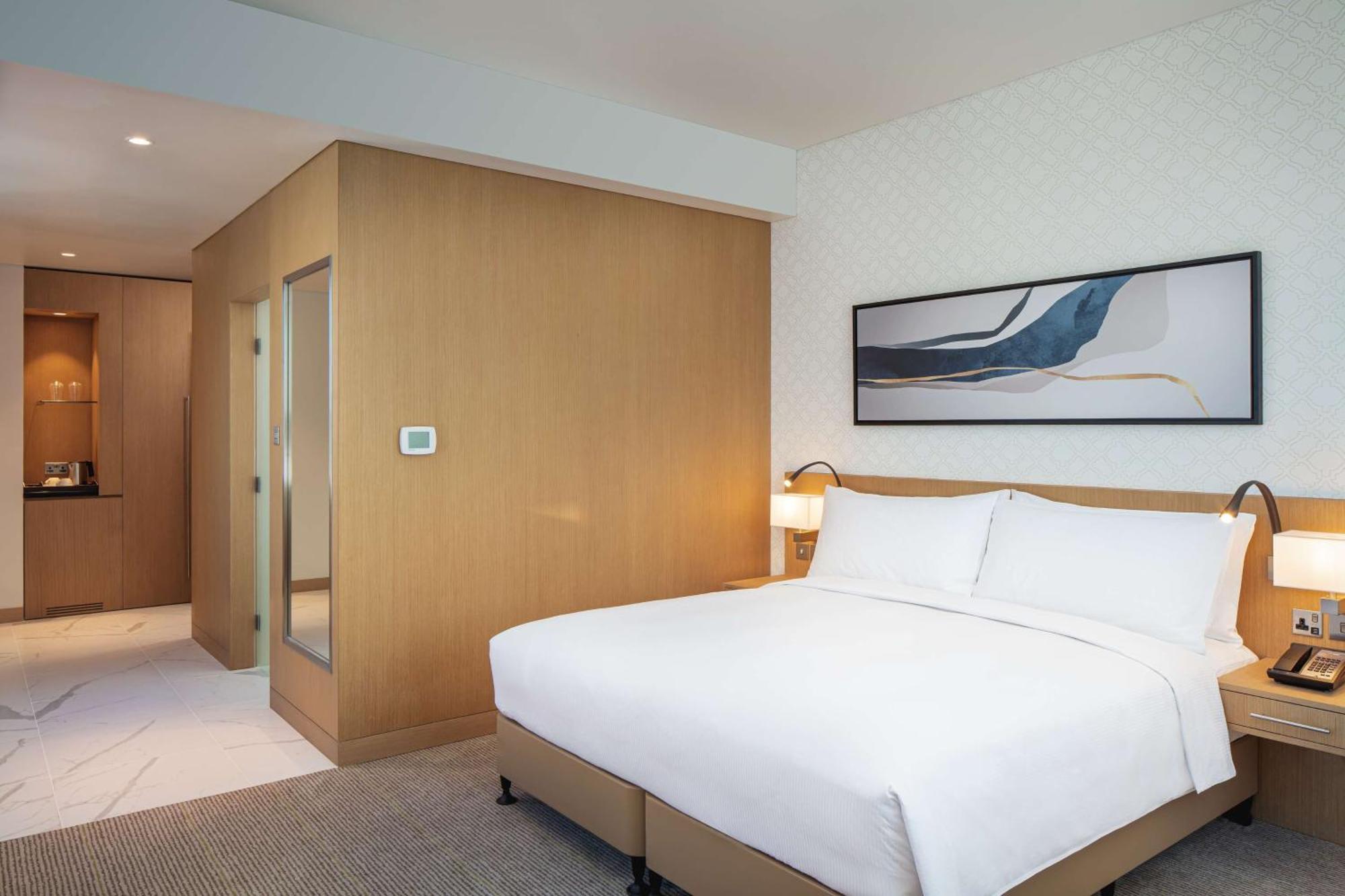 Doubletree By Hilton Fujairah City 外观 照片 A bedroom at the hotel
