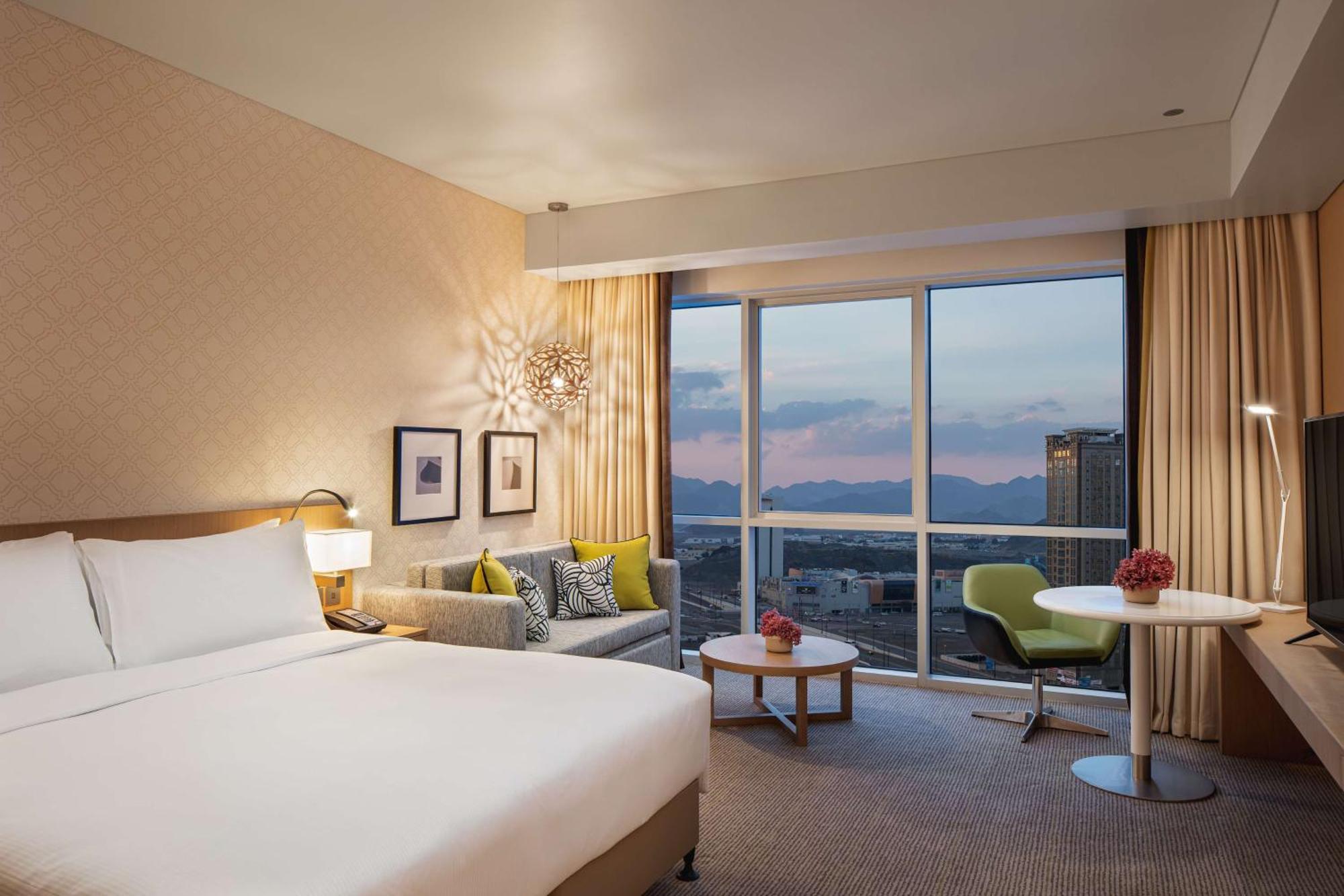 Doubletree By Hilton Fujairah City 外观 照片 Deluxe Room
