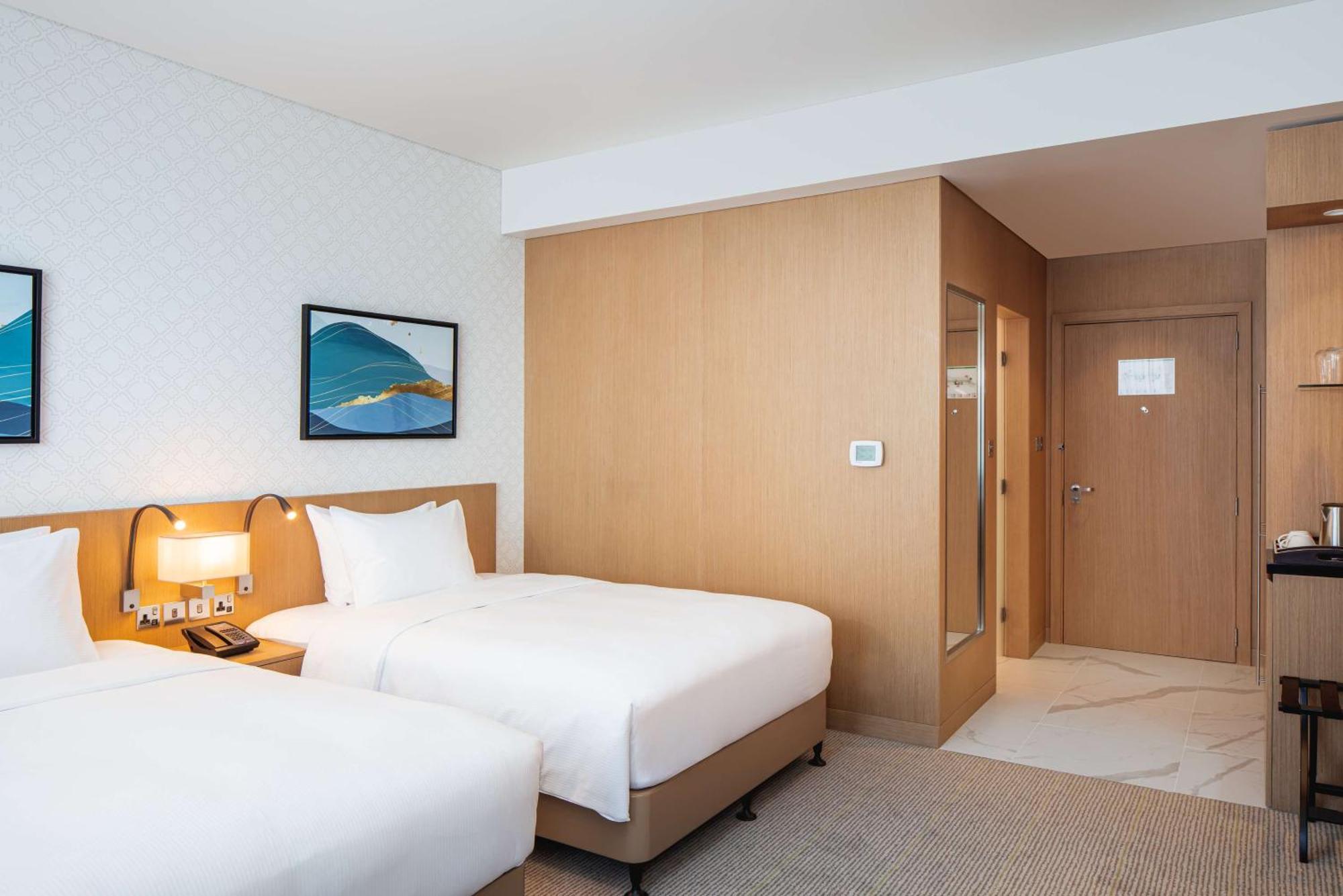 Doubletree By Hilton Fujairah City 外观 照片 A room at the hotel