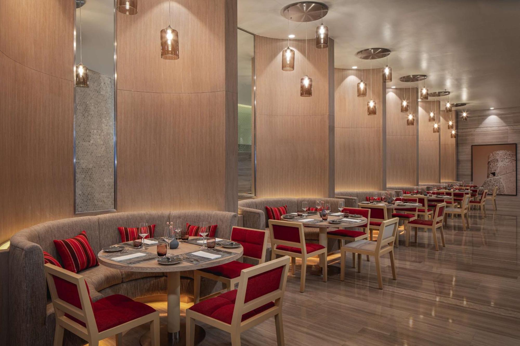 Doubletree By Hilton Fujairah City 外观 照片 The interior of the restaurant