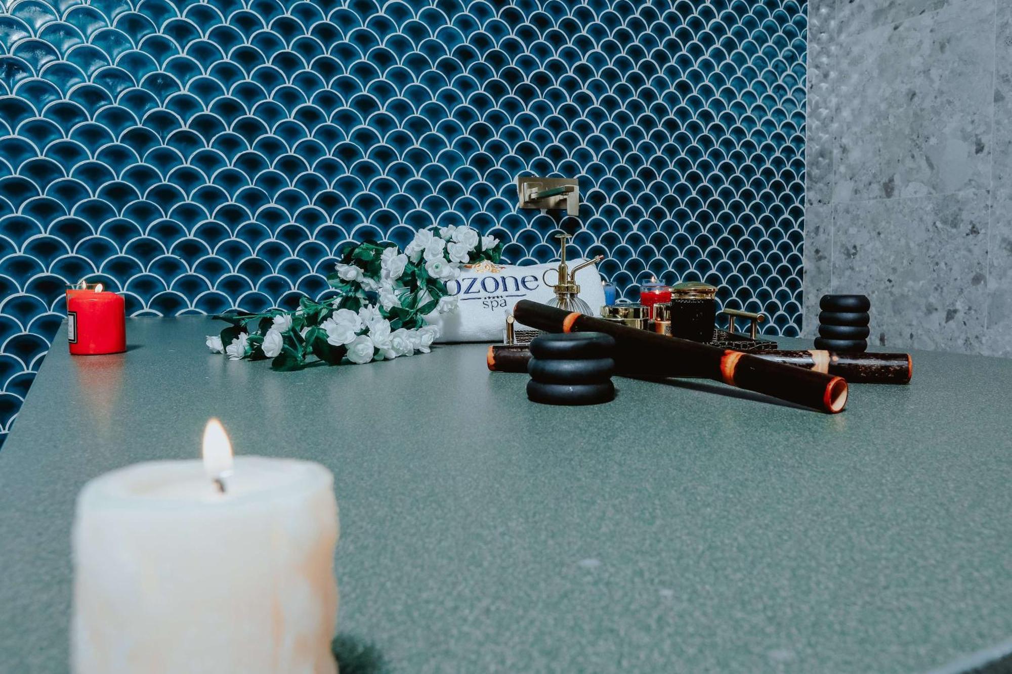 Doubletree By Hilton Fujairah City 外观 照片 A candle and incense